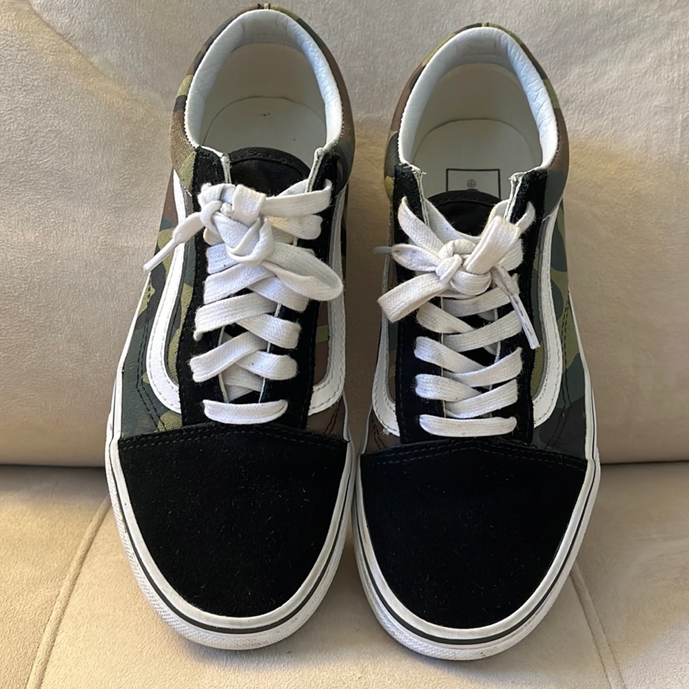 Used Vans skate shoe